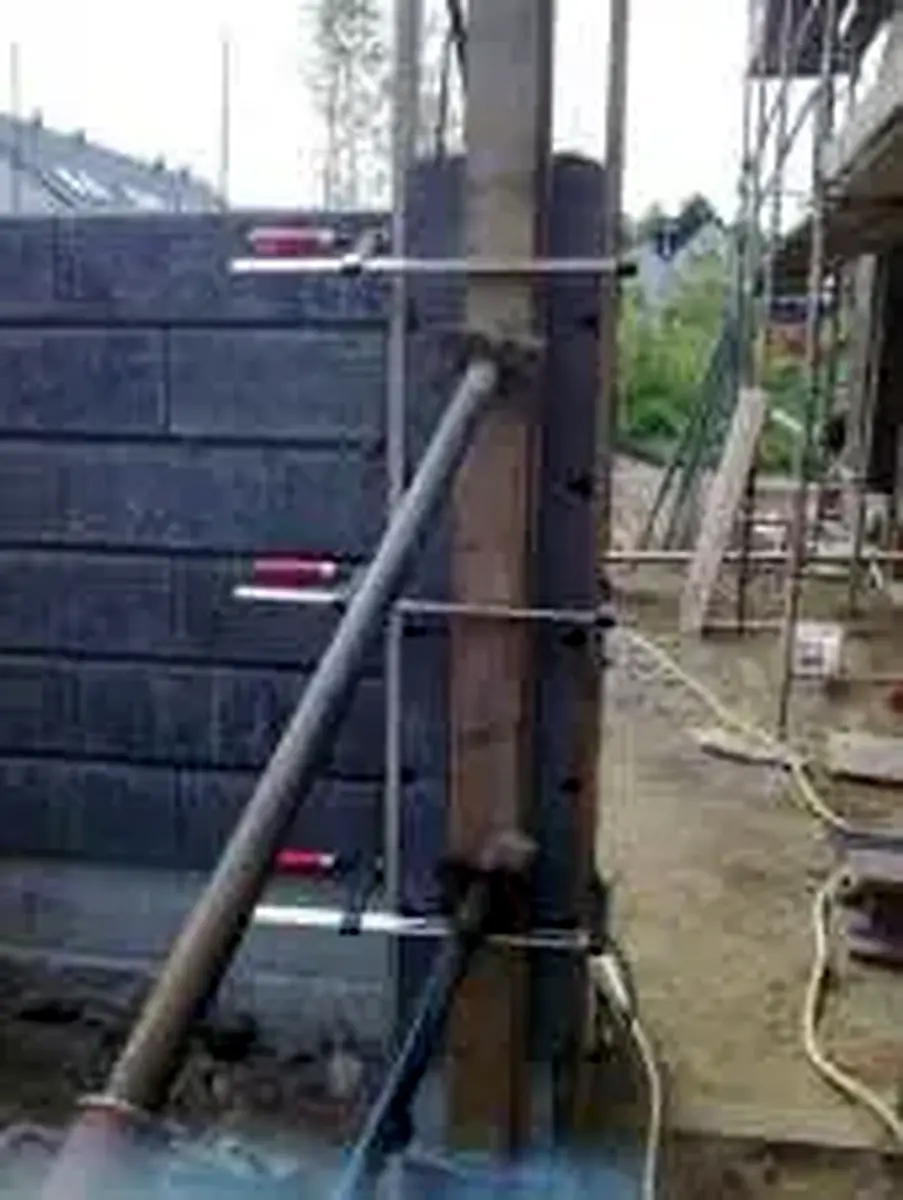Ausgesteifte Stirnschalung